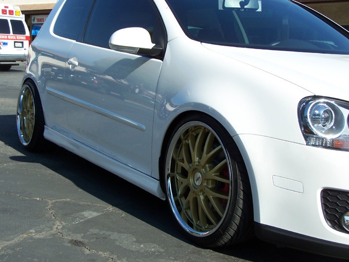 Volkswagen MK5 GTI with OptikWerks Votex style full-length side skirts