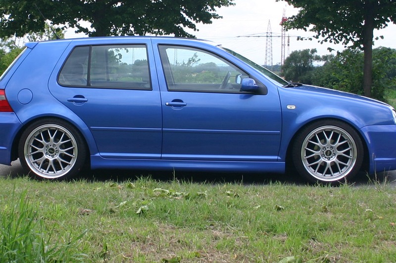 Four-door VW MK4 Golf / GTI with Bora R32 style side skirts