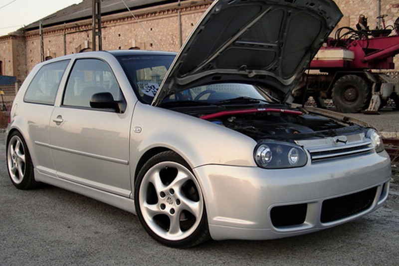 VW MK4 with R32 R-line style side skirts