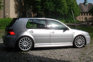 Four-door Volkswagen MK4 Golf with Bora R32 side skirts