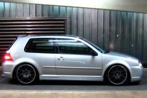 Silver Volkswagen MK4 Golf with R32 side skirts