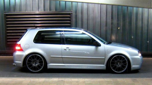Volkswagen MK4 GTI Golf R32 side skirts installed