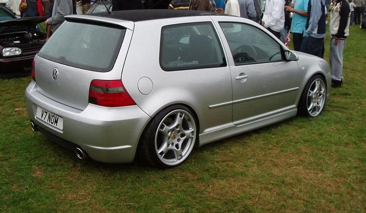 Volkswagen MK4 GTI Golf R32 side skirts installed