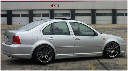 Silver Volkswagen MK4 Jetta / Bora with Bora R style side skirts