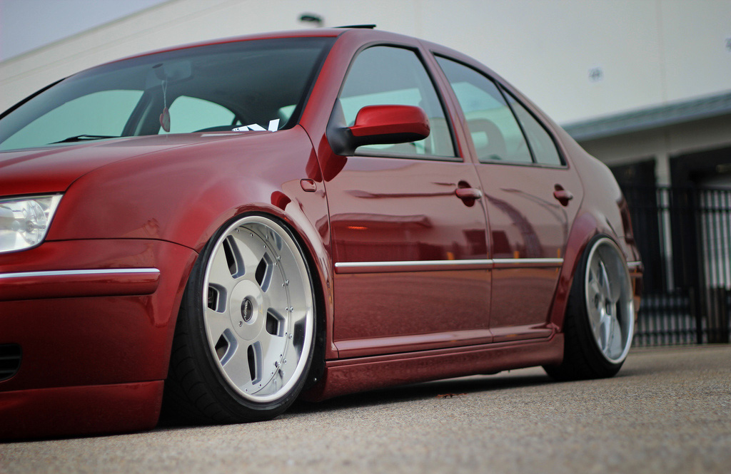 Red Volkswagen MK4 Jetta / Bora with Bora R style side skirts