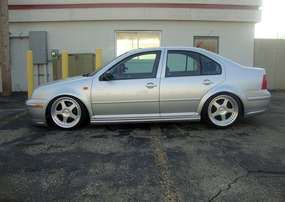 Silver Volkswagen MK4 Jetta with GLI side skirts installed
