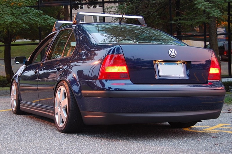 VW MK4 Jetta / Bora with textured GLI style side skirts