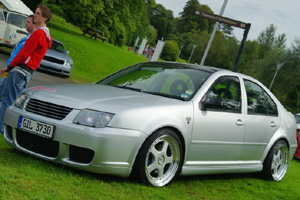 Volkswagen MK4 Jetta with Votex side skirts