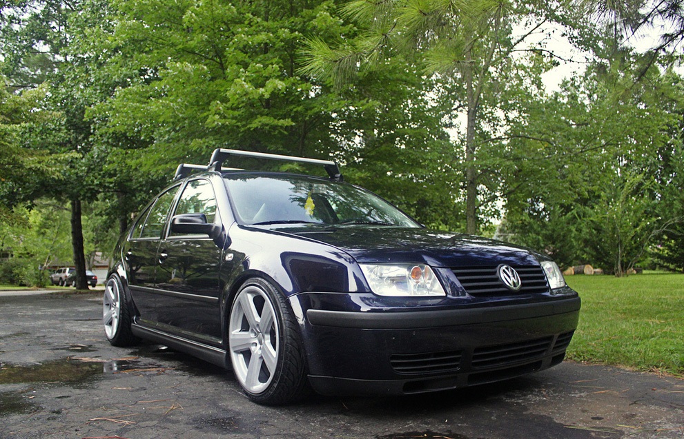 VW MK4 Jetta / Bora with textured Votex style side skirts
