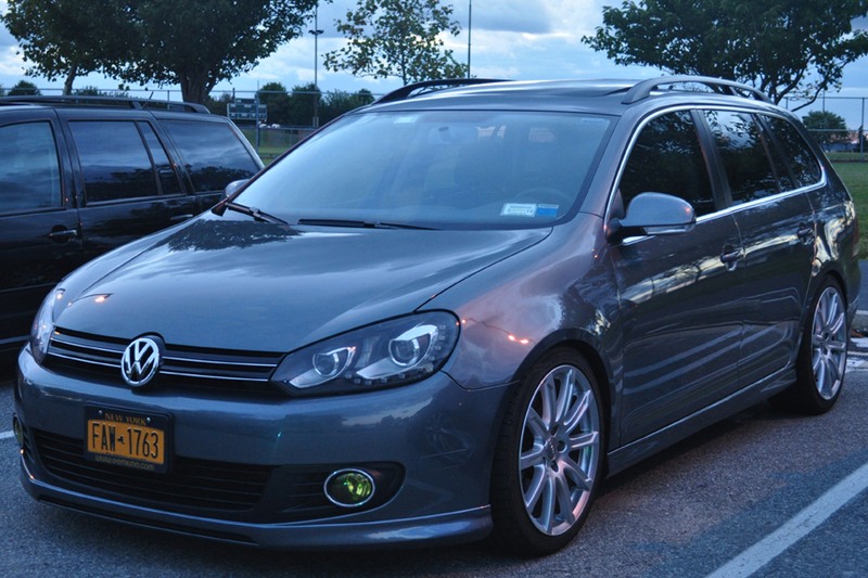 Grey Volkswagen Jetta SportWagen with OptikWerks Votex style side skirts installed