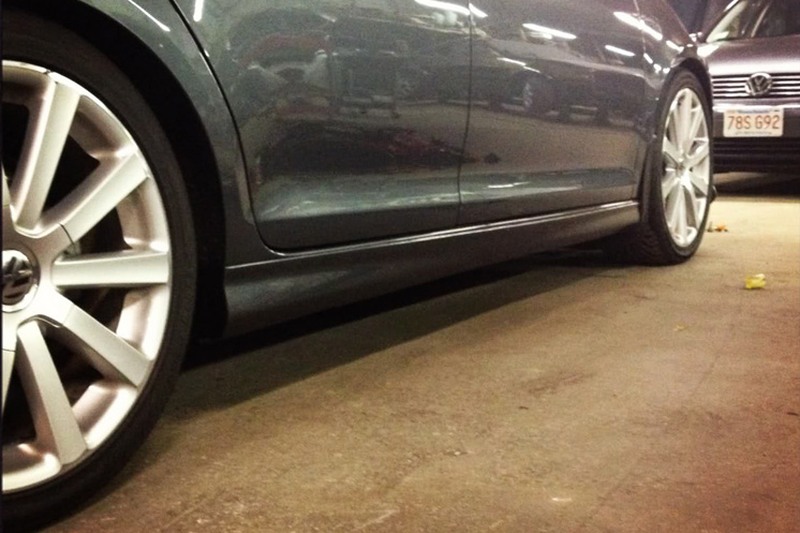 Close-up of Volkswagen Jetta SportWagen full-length Votex style side skirt along rocker